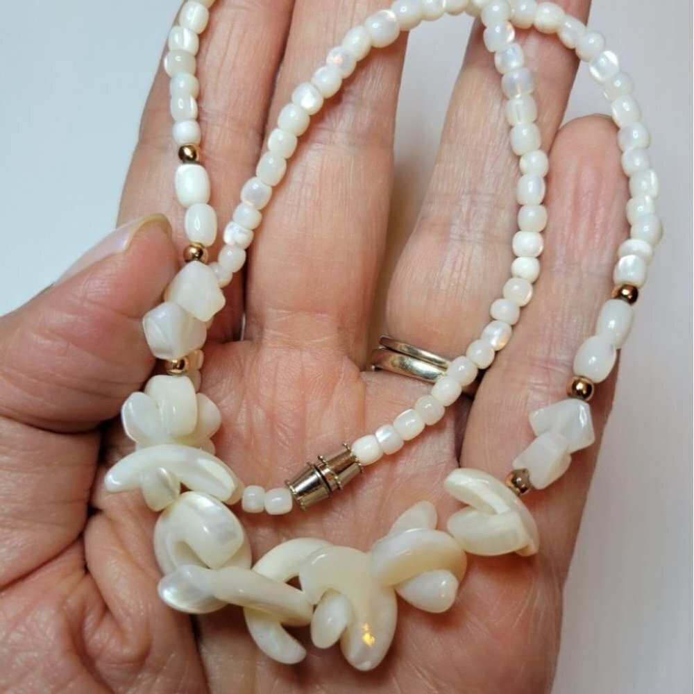 VINTAGE Mother  of pearl choker length necklace